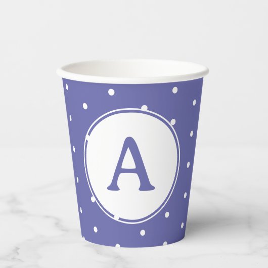 Moderne Monogram Periwinkle Polka Dots Geburtstag Pappbecher (Vorderseite)