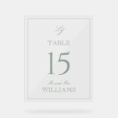 Moderne Monogram Sage Green Wedding Tischnummer Acrylschild (Vorderseite)