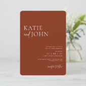 Moderne Monogram Terracotta Boho Wedding Einladung (Stehend Vorderseite)