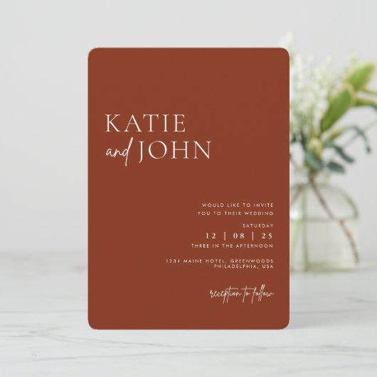 Moderne Monogram Terracotta Boho Wedding Einladung (Stehend Vorderseite)