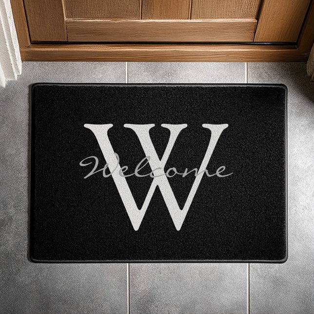 Moderne Monogram Welcome Door Akzent für neue Zuha Fußmatte (Black and white welcome mat with elegant script big "w" and "welcome")