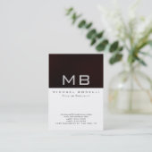 Moderne Monogram White Dark Red Chic Business Card Visitenkarte (Stehend Vorderseite)