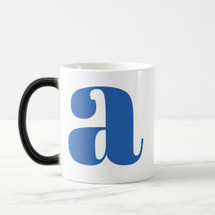 Moderne Monogramm Anfangsbuchstabe in Periwinkle Verwandlungstasse