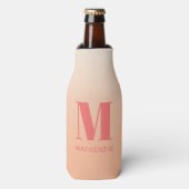 Moderne Monogramm Anfangsname Peach Gradient Flaschenkühler (Flaschenvorderseite)