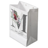 Moderne Monogramm Blumen Initiale Name Mittlere Geschenktüte (Vorderseite Schrägansicht)