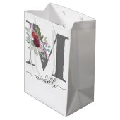 Moderne Monogramm Blumen Initiale Name Mittlere Geschenktüte (Rückseite Schrägansicht)