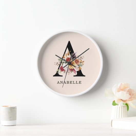 Moderne Monogramm Herbst Wasserfarbe Flora Uhr (Zuhause)