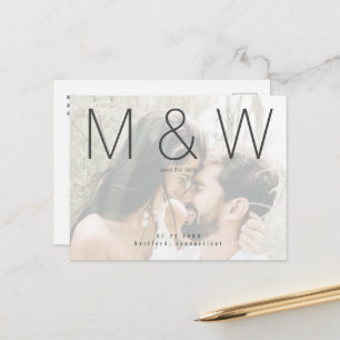 Moderne Monogramm-Hochzeitsankündigung mit Paar-Fo Ankündigungspostkarte
