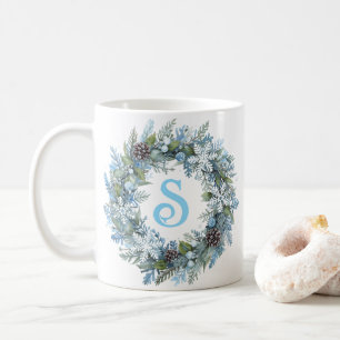 Moderne Monogramm-Initial-Winter-Wreath Kaffeetasse