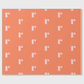 Moderne Monogramm-Initiale in hell orange rosa Geschenkpapier (Flach)