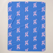 Moderne Monogramm-Initiale in hellblau und rosa Sherpadecke (Vorderseite)