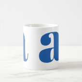 Moderne Monogramm-Initiale in Periwinkle Kaffeetasse (Mittel)