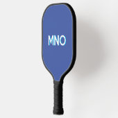 Moderne Monogramm-Initialen mit Schlagschatten Bla Pickleball Schläger (Links)