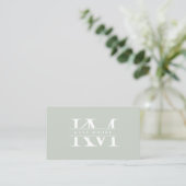 Moderne Monogramm-Initialen Professionell Salbeigr Visitenkarte (Stehend Vorderseite)