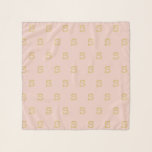 Moderne Monogramm Letter-Schrift-Typografie Blush Schal<br><div class="desc">Niedliches,  modernes Schriftzeichen-Monogramm-Muster mit dem Buchstaben Ihrer Wahl,  in rot und gold.</div>