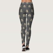 Moderne Monogramm Letter-Schrift-Typografie Grau Leggings (Rückseite)