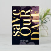 Moderne Monogramm-Lila Hochzeit im Herbst Folieneinladung (Stehend vorne)