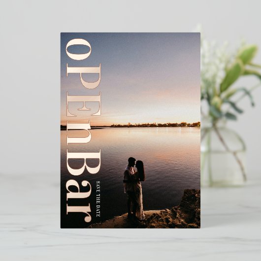 Moderne Monogramm-Lila Hochzeit im Herbst Folieneinladung (Stehend vorne)