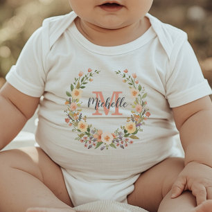 Moderne Monogramm Mädchen-Rosenkranz Personalisier Baby Strampler