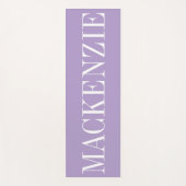 Moderne Monogramm-Minimal Lavendelweiß Yogamatte (Vorderseite)