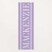 Moderne Monogramm-Minimal Lavendelweiß Yogamatte (Vorderseite)