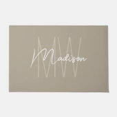 Moderne Monogramm-Name-Schrift Beige Fußmatte (Vorderseite)