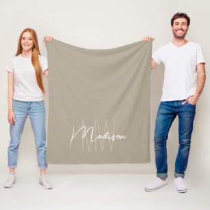 Moderne Monogramm Name Script Beige Fleecedecke