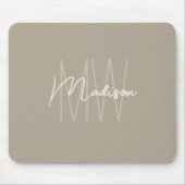 Moderne Monogramm Name Script Beige Mousepad (Vorne)