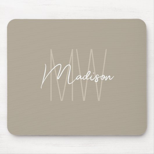 Moderne Monogramm Name Script Beige Mousepad (Vorne)