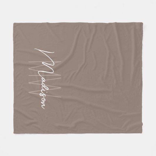 Moderne Monogramm-Name-Script Taupe Fleecedecke (Vorderseite (Horizontal))