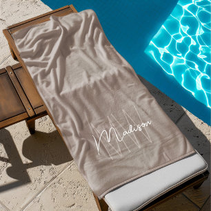 Moderne Monogramm-Name-Skript Taupe Strandtuch