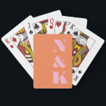 Moderne Monogramm Rosa Orange Brautpaare Gefallen Spielkarten<br><div class="desc">Fügen Sie Ihren Spielabenden eine stilvolle und persönliche Touch mit diesen modernen, individuellen Spielkarten hinzu. Dieses elegante Design mit fetten Serifeninitialen in sanftem Rosa vor einem weichen orangefarbenen Hintergrund ist ideal für Paare, Familien oder alle, die eine raffinierte Ästhetik Lieben. Ob für Poker-Übernachtungen, ein lustiges Party-Geschenk oder eine einmalige Gastgeschenk...</div>