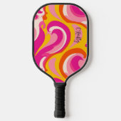 Moderne monogramm rosa und gelb farbige Wirbel Pickleball Schläger (Rückseite)