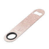 Moderne Monogramm Rose Gold Glitzer Ober Rosa Speed Flaschenöffner (Vorderseite Schrägansicht)