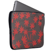 Moderne Monogramm Rot Ahornblatt Grau Laptopschutzhülle (Vorne Rechts)