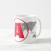 Moderne Monogramm-Rot-Initialien-Weltkarte Kaffeetasse (VorderseiteRechts)