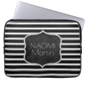 Moderne Monogramm-| schicke schwarze u. weiße Laptopschutzhülle (Vorderseite)