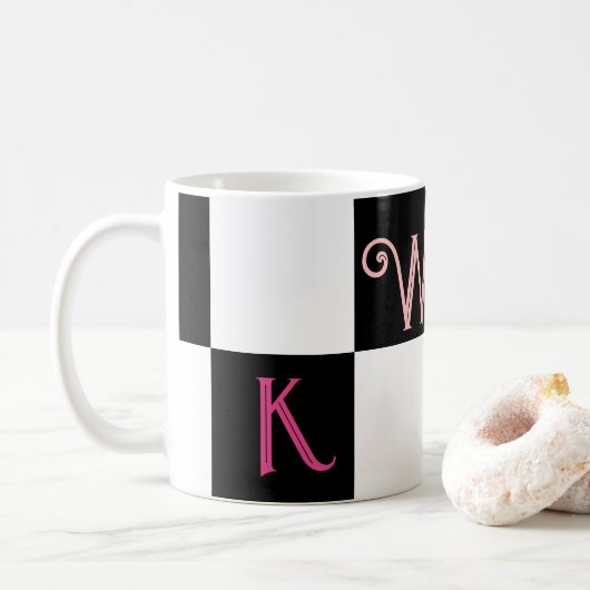 Moderne Monogramm Schwarz/Weiß Kaffeetasse (Mit Donut)