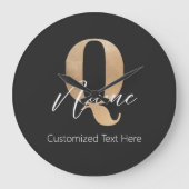 Moderne monogrammierte Anfangsbuchstabe Q & Name P Große Wanduhr (Vorderseite)
