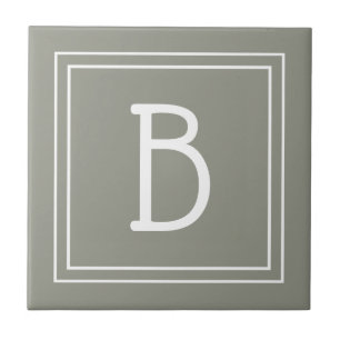 Moderne monogrammierte Anfangsbuchstaben in Salbei Fliese