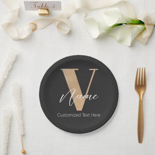 Moderne monogrammierte Initiale V und Name persona Pappteller (Hochzeit)