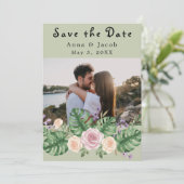 Moderne Monstera Leaf Blumenzage Einladung (Stehend Vorderseite)