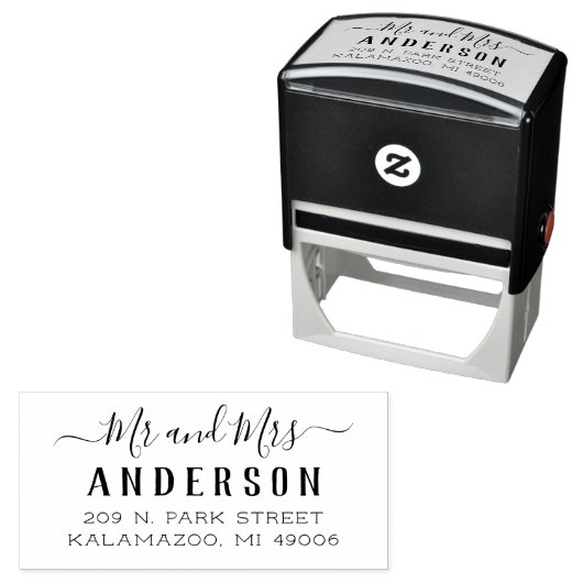 Moderne Mr. and Mrs. Script Newlyweds Rücksendeadr Permastempel (Beispiel)