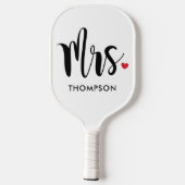 Moderne Mrs Script Hochzeit Herz Pickleball Schläger (Rückseite)