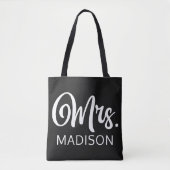 Moderne Mrs. White and Black Script Wedding Monogr Tasche (Vorderseite)
