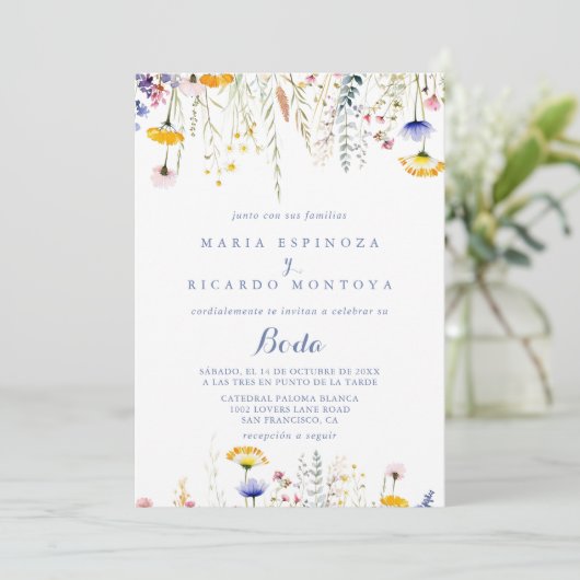 Moderne Multicolor-Wildblume Spanische Hochzeit Einladung (Stehend Vorderseite)