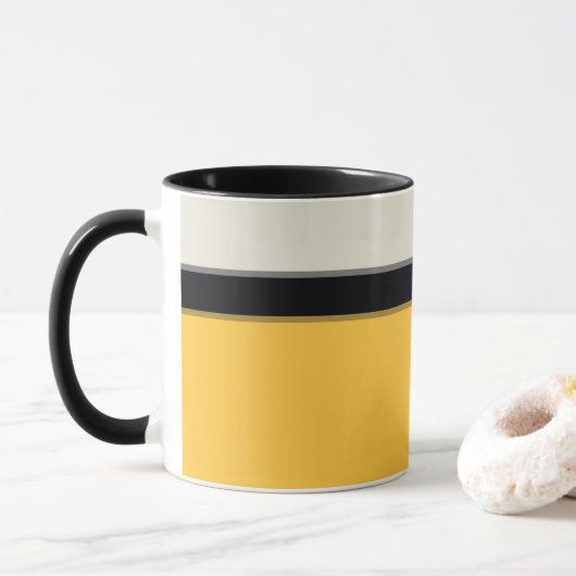 Moderne Mustard Yellow Silver Grau Black Streifen Tasse (Mit Donut)