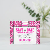 Moderne Muster Monogram Bat Mitzvah Save the Date Ankündigungspostkarte (Stehend Vorderseite)