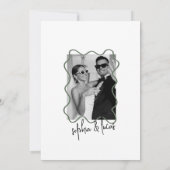 moderne, mutige Minimal-Salbei-Wavy-Hochzeit Einladung (Rückseite)