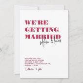 moderne, mutige Minimal Viva Magenta Wavy Hochzeit Einladung (Vorderseite)